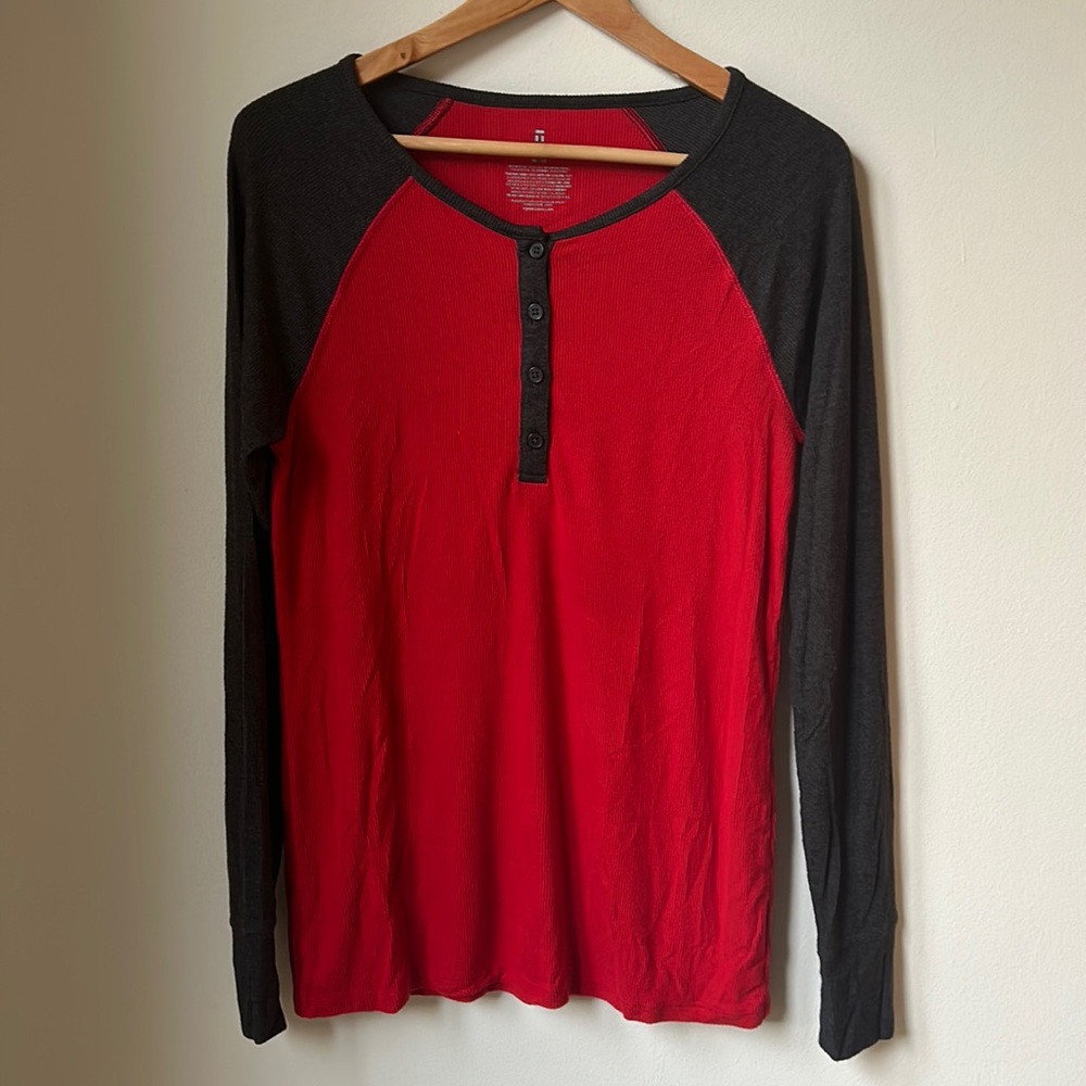 Women’s long Henley colorblock sleep top size M